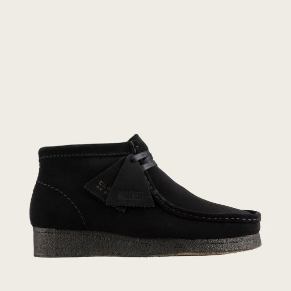 Men\'s Clarks Wallabee Chukka Boot in Black Suede. 261 55517